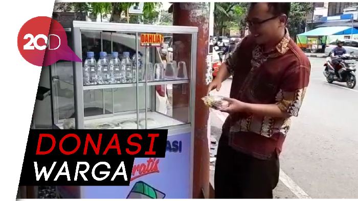 Semangat Berbagi via Etalase Nasi Bungkus Gratis di Bandung