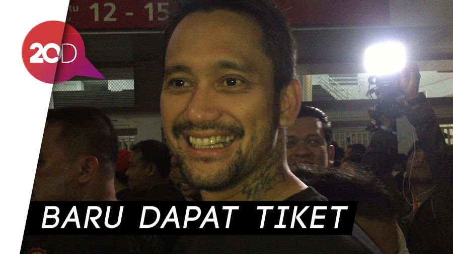 Tora Sudiro Ikut Antre Nonton Guns N Roses