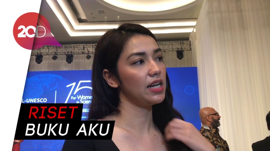 Cerita Seru Velove Vexia Selama 8 Hari di Papua