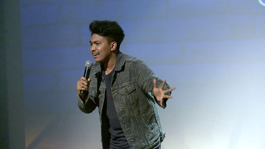 Logat Timur Adi Arkiang Membuat Semua Tak Bisa Tahan Tawa