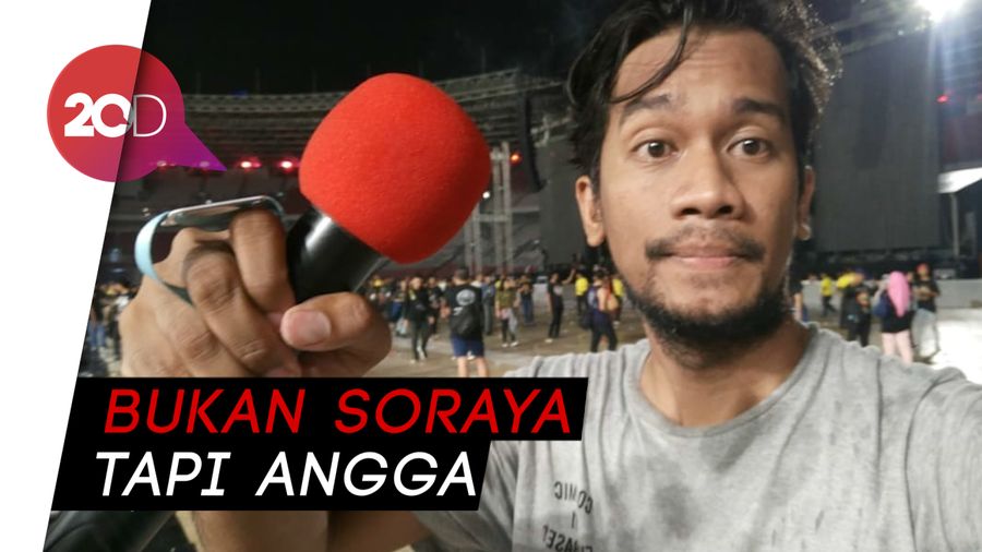 Bukan Soraya, Pria Ini yang Sebenarnya Dapatkan Mic Axl Rose 