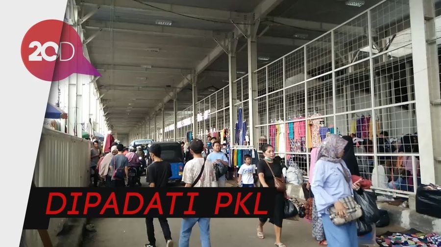 PKL Padati Kolong Skybridge Tanah Abang