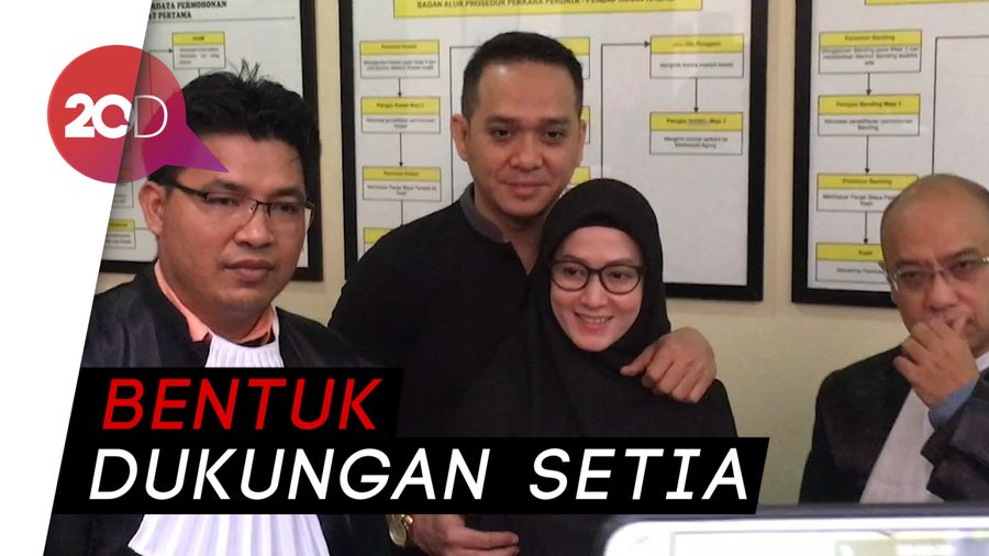 Fadlan Kecup Kening Lyra Virna Usai Sidang