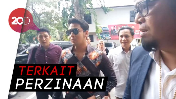 Kriss Hatta Jalani Pemeriksaan di Polda Metro Jaya