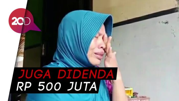 Tangis Bu Nuril Divonis 6 Bulan karena Rekam Obrolan Mesum Kepsek