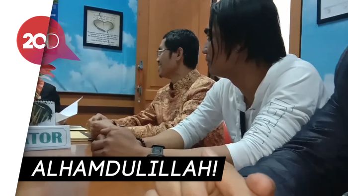 Batal Cerai, Charly Van Houten dan Regina Rujuk Lagi