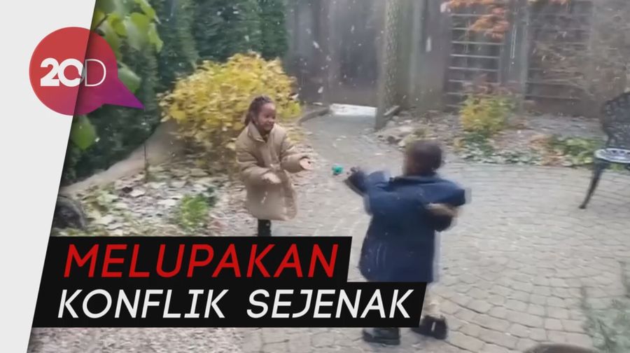 Momen Bahagia Bocah Korban Konflik Afrika Melihat Salju