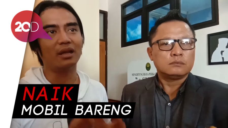 Regina dan Charly Kompak Hadir di Sidang Cerai