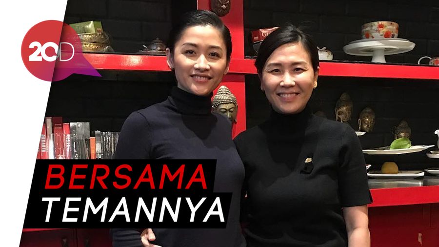 Vero Nonton Film Ahok, Masih Cinta Nih?