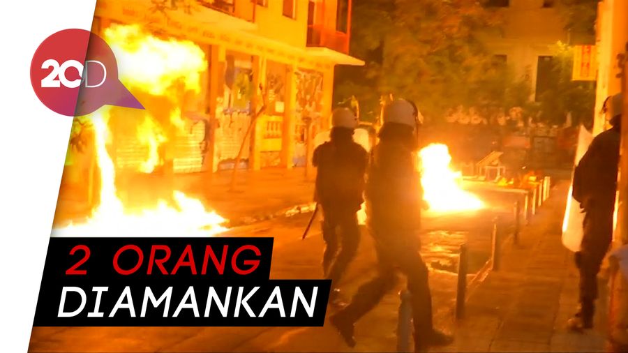 Api Membara di Bentrokan Polisi dan Demonstran di Yunani