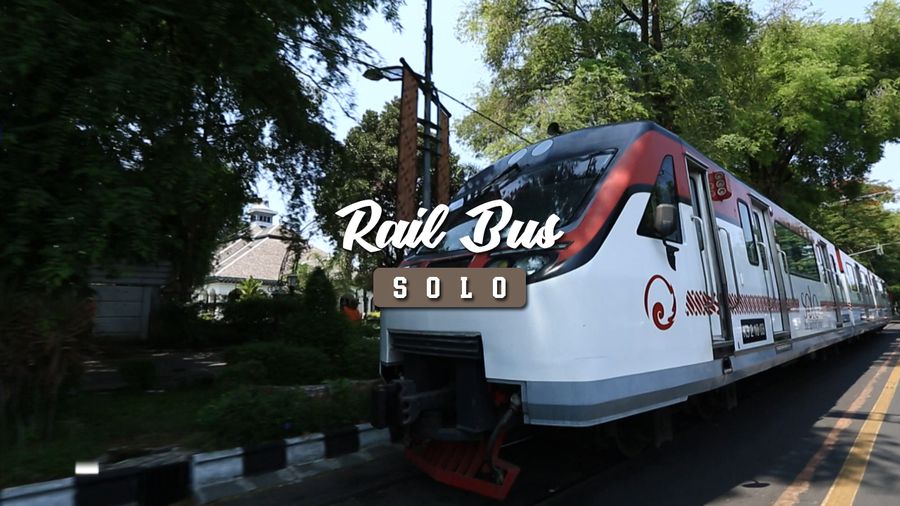 Mencoba Transportasi Seru di Solo, Rail Bus