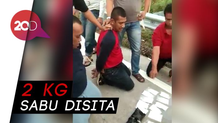 Aksi Penyergapan Dua Kurir Sabu di Tol Mojokerto