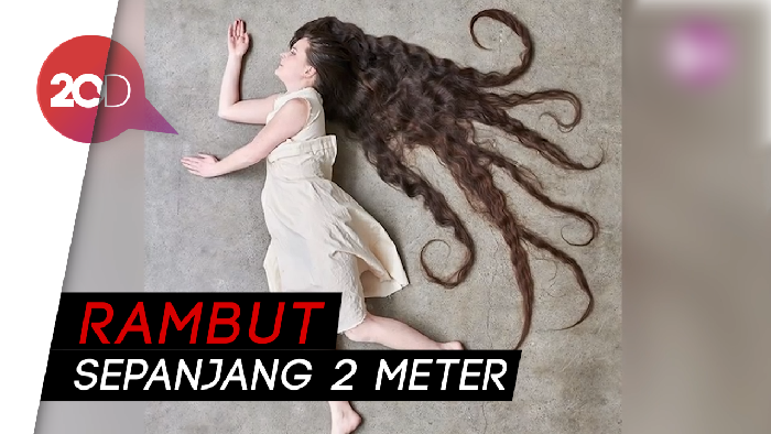 Punya Rambut bak Rapunzel, Wanita Ini Justru Nggak Pernah Keramas