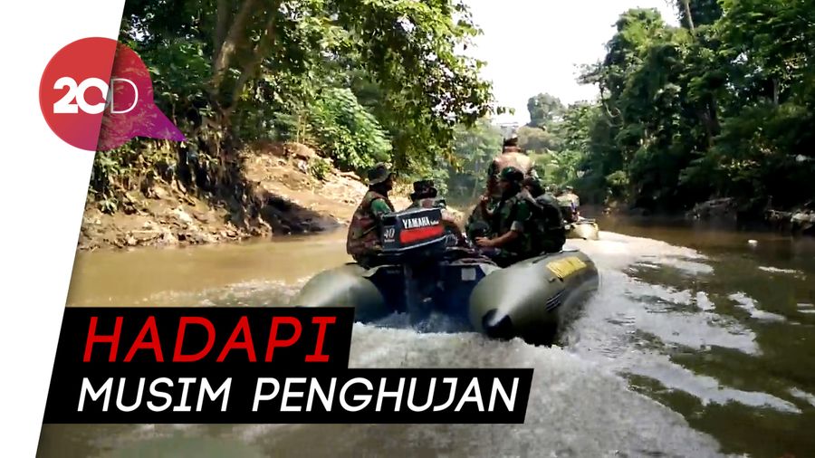 Pangdam Jaya Menyusuri Sungai Ciliwung Antisipasi Banjir