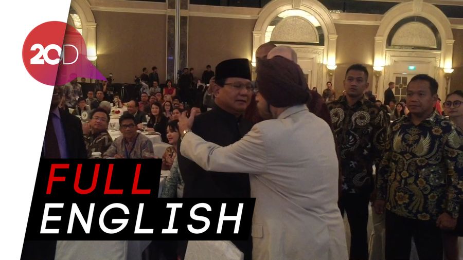 Prabowo Berbusana Beskap dan Pidato Pakai Bahasa Inggris  