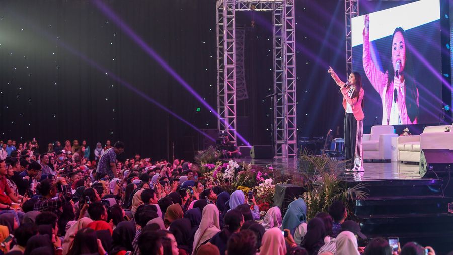 Sheryl Ajak Penonton Cuek dengan LaguI Dont Mind 