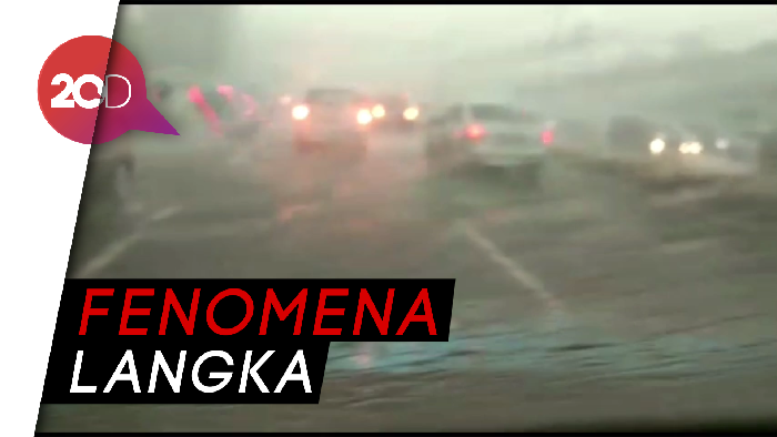 Jakarta Diguyur Hujan Disertai Butiran Es 