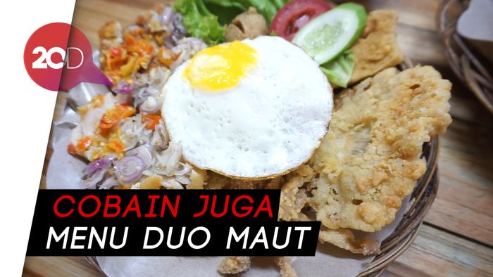Mencicipi Geprek Maroek yang Pedas Nendang