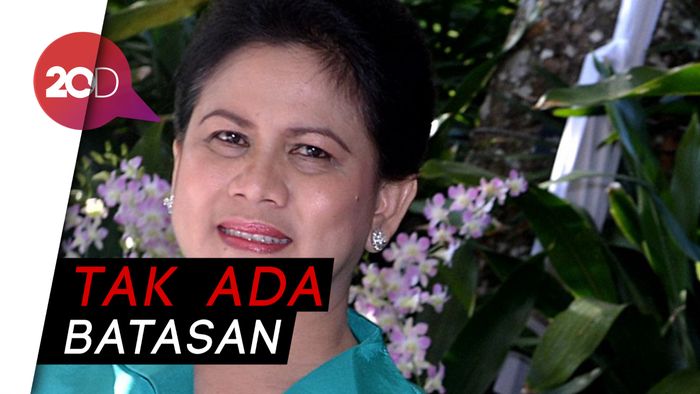 Viral! Ibu Negara Bersimpuh Bersama Wartawan di Istana 