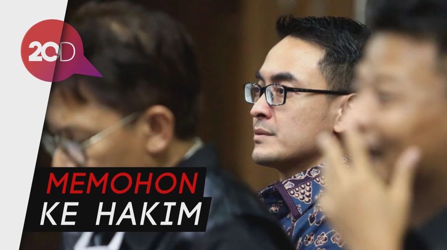 Tangis Zumi Zola Mohon Keringanan Hukuman di Pesidangan