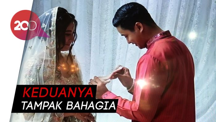 Adly Fairuz Resmi Lamar Sang Kekasih