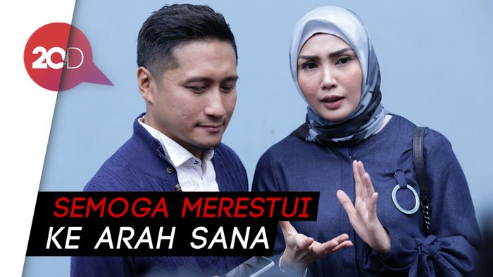 Arie Untung Harap Calon Suami Syahrini Dukung Sang Biduan Berhijab