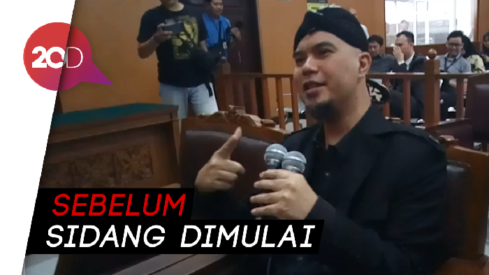 Ahmad Dhani Nyanyi Lagu Bohemian Rhapsody di Ruang Sidang