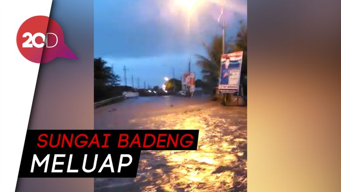  Banjir Bandang Hanyutkan 2 Rumah di Banyuwangi 