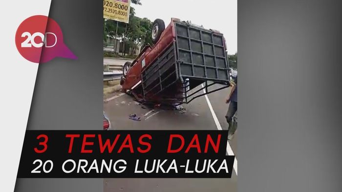 Pikap Angkut Santri Tabrak Pagar Fly Over di Cipondoh, 3 Tewas