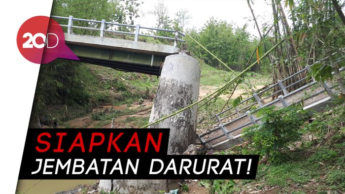 Jembatan Bojonegoro Ambruk Diterjang Banjir, 74 KK Terisolir