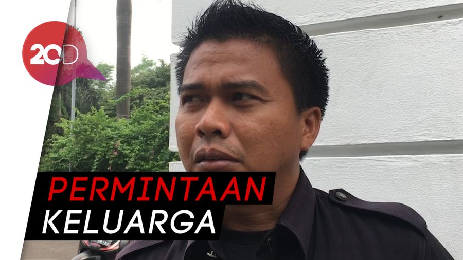 Pelepasan Jenazah Ibunda Roger Danuarta Tertutup