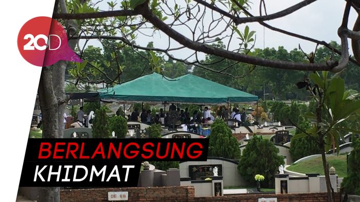 Pemakaman Ibunda Roger Danuarta Dijaga Ketat