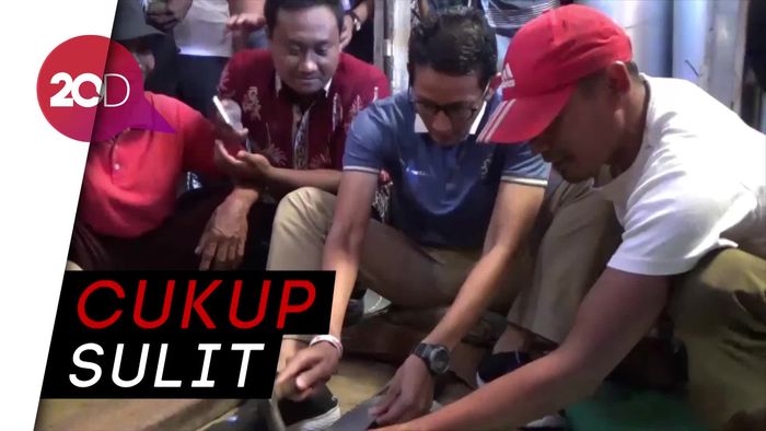 Sandiaga Uno Coba Bikin Dandang di Banyuwangi