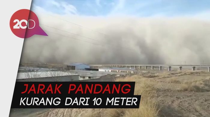 Mengerikan! China Dihantam Badai Pasir Setinggi 100 Meter 