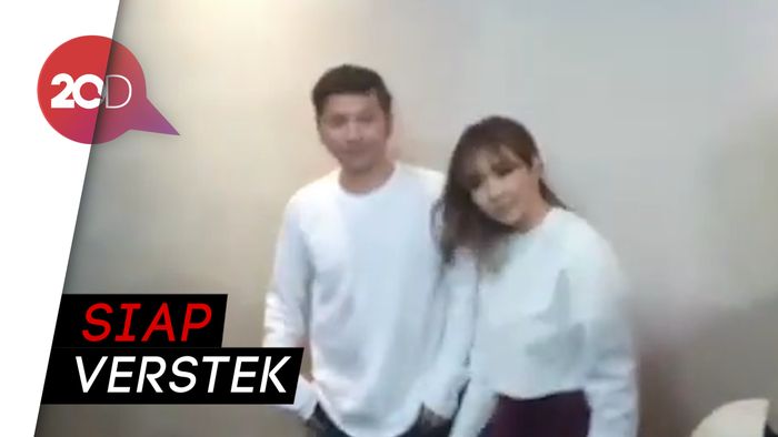 Gading Tak Akan Hadiri Sidang Perceraian