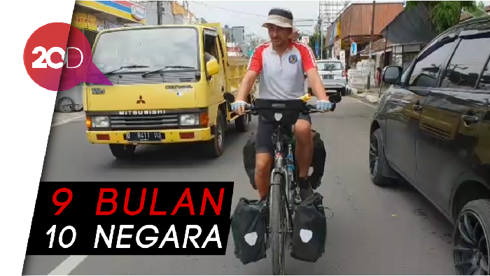 Sepedaan Keliling Dunia, Bule Jerman Ini Tiba di Sukabumi