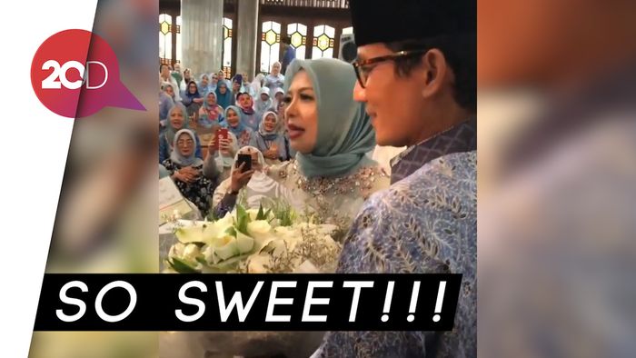 Kejutan Sandi Beri Bunga Ucapan Ultah ke Istri Bikin Baper Netizen
