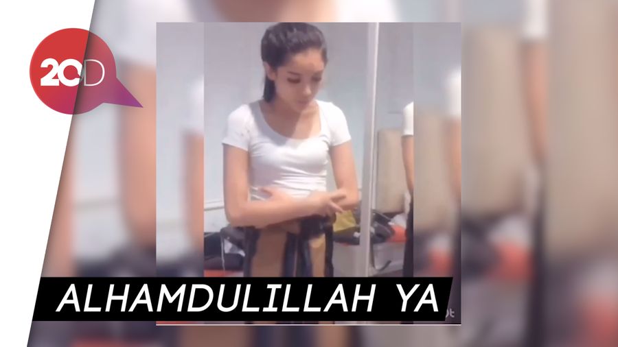 Usai Heboh Bulu Mata, Kini Giliran Millendaru Salat Pakai Sarung