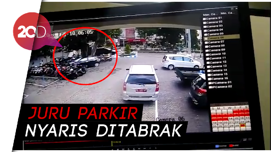 Mobil Seruduk 8 Motor di Parkiran BRI Madiun