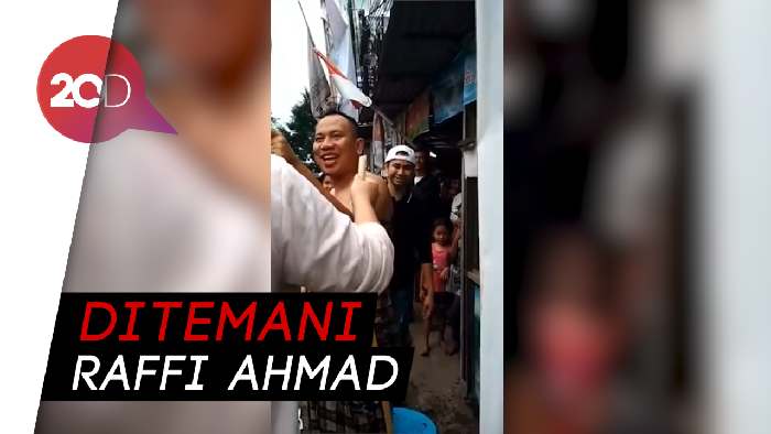 Wew.. Vicky Prasetyo dan Billy Syahputra Mandi Buang Sial Bareng