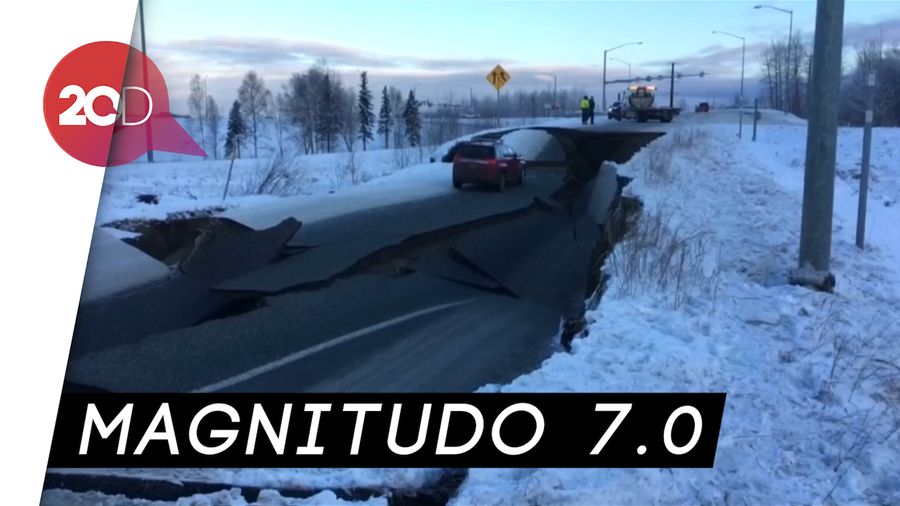 Alaska Diguncang Gempa Dahsyat, Jalan Sampai Ambles