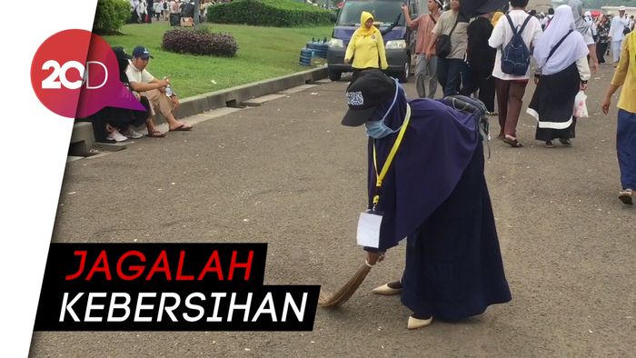 Acara Selesai, Peserta Reuni 212 Bersih-bersih Monas