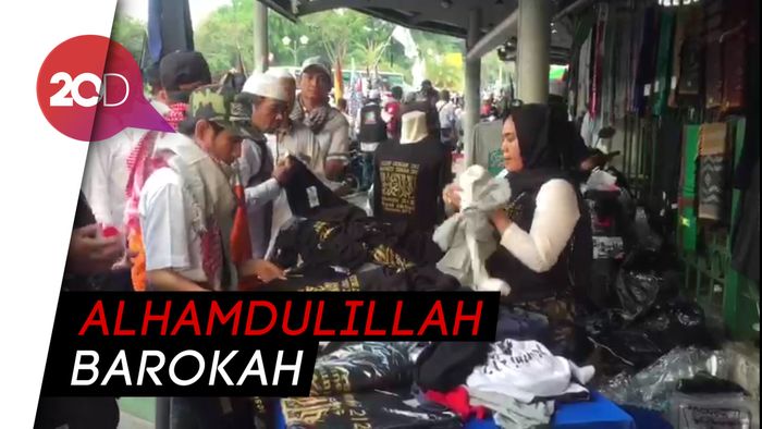 Massa 212 Menyemut, Pedagang Mengeruk Untung