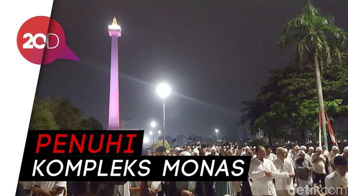 Usai Salat Subuh di Istiqlal, Peserta Reuni 212 Menuju Monas 