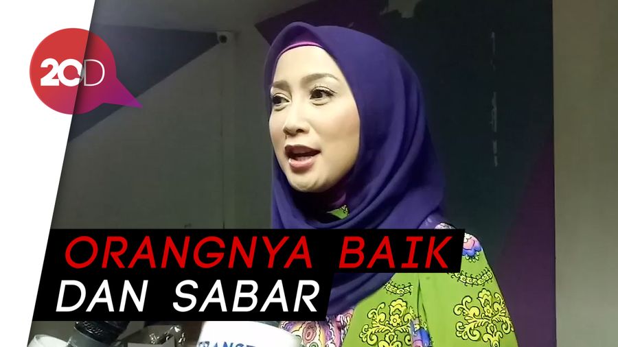 Ciee... Desy Ratnasari Sudah Punya Gandengan Baru Lho!