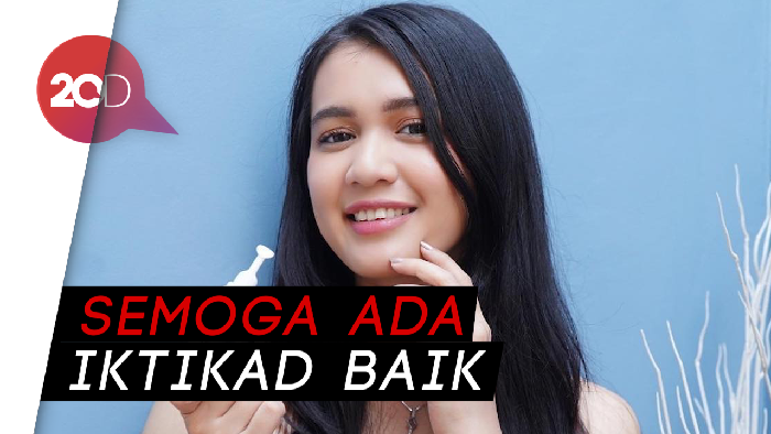 Hiks! Dea Annisa Sedih Mobil Barunya Rusak Ditabrak