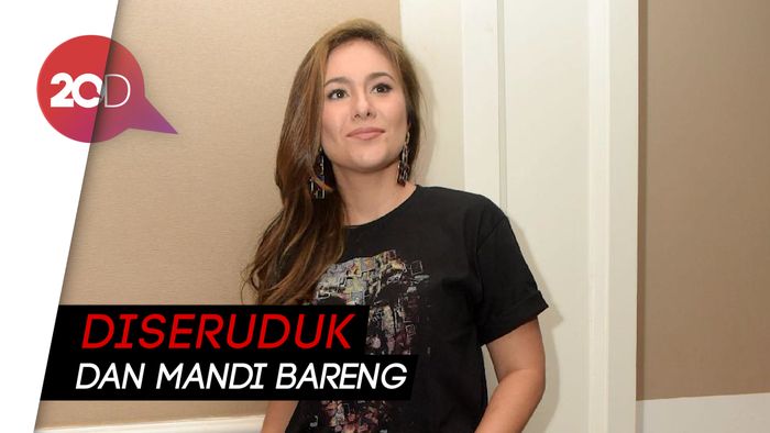 Pengalaman Seru Wulan Guritno Melihat Gajah di Tesso Nilo