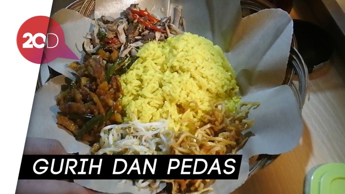Sedap! Nasi Kuning Ambon dengan Suwiran Ikan Cakalang