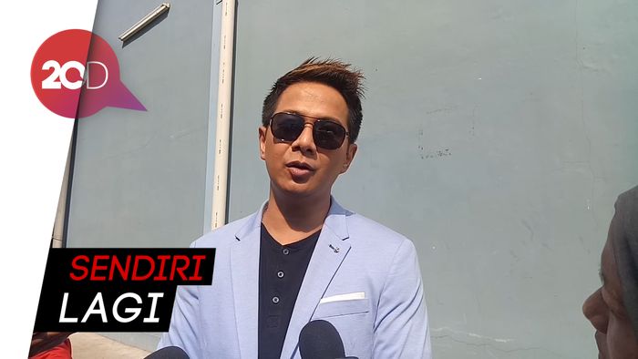 Delon Siap Sambut Natal Tahun Ini Tanpa Yeslin