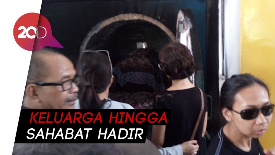 Melihat Proses Kremasi Sastrawan Besar Nh Dini